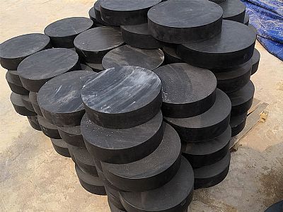 韶关板式橡胶支座由若干层橡胶片与薄钢板经加压硫化